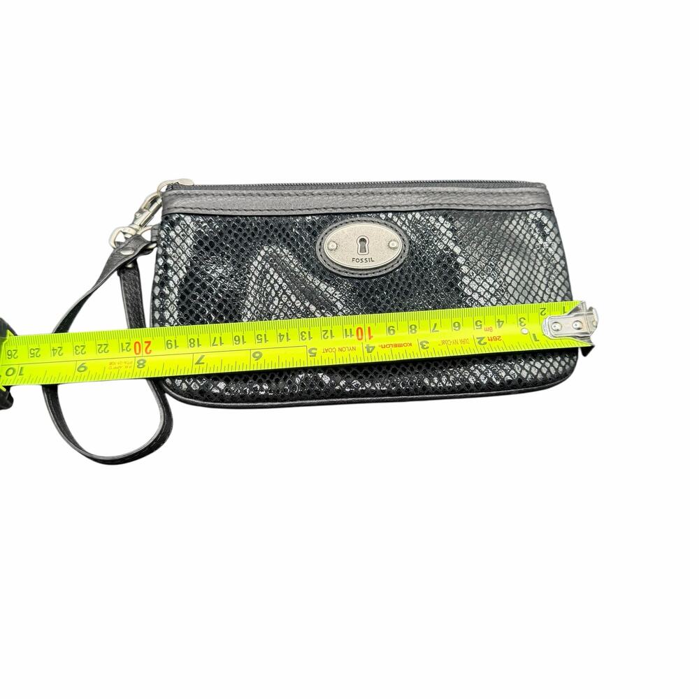 Fossil Editor Black Snake Print Wristlet Wallet Z… - image 6
